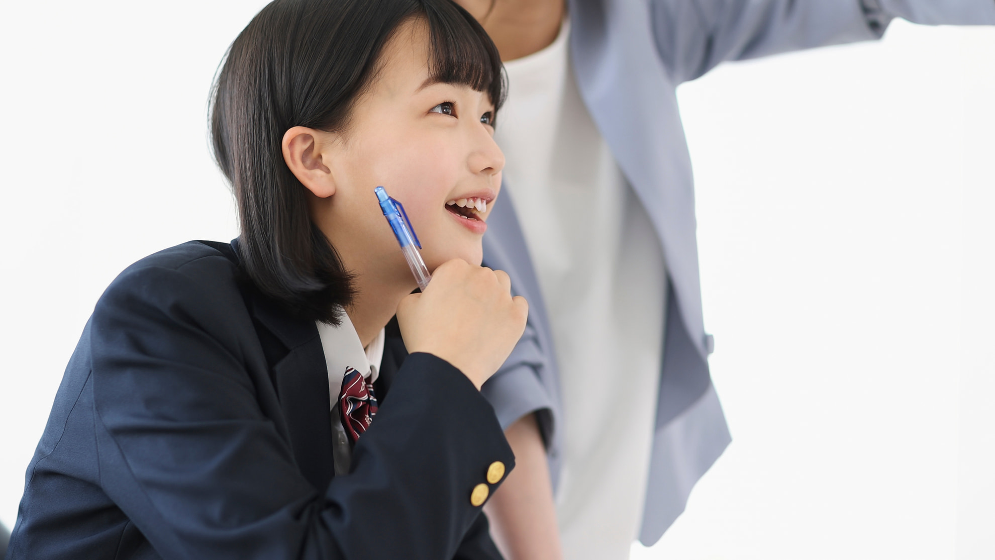 塾で授業を受ける女子学生 塾で授業を受ける女子学生